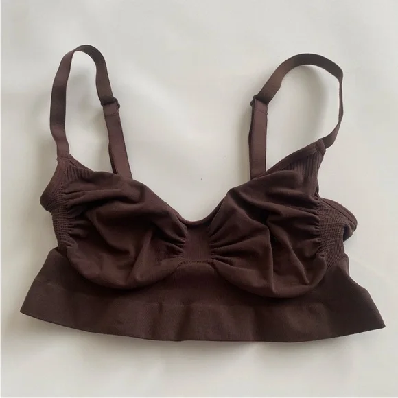 Skims‎ sculpting bralette - Picture 3 of 5